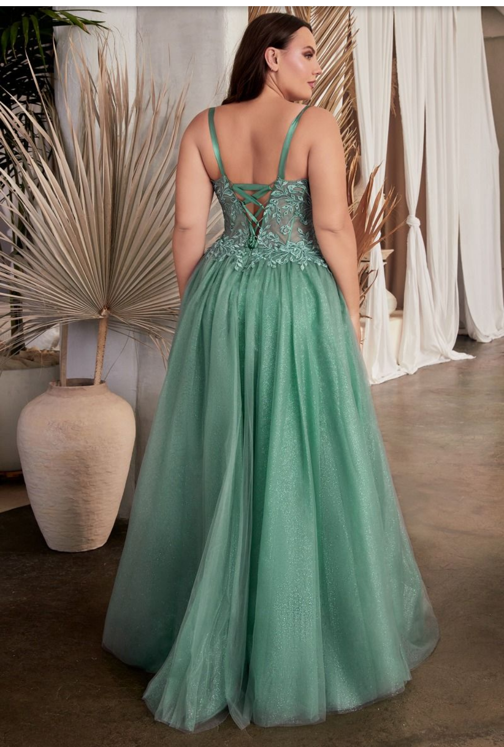 ROBE EN TULLE TRAPÈZE ET DENTELLE