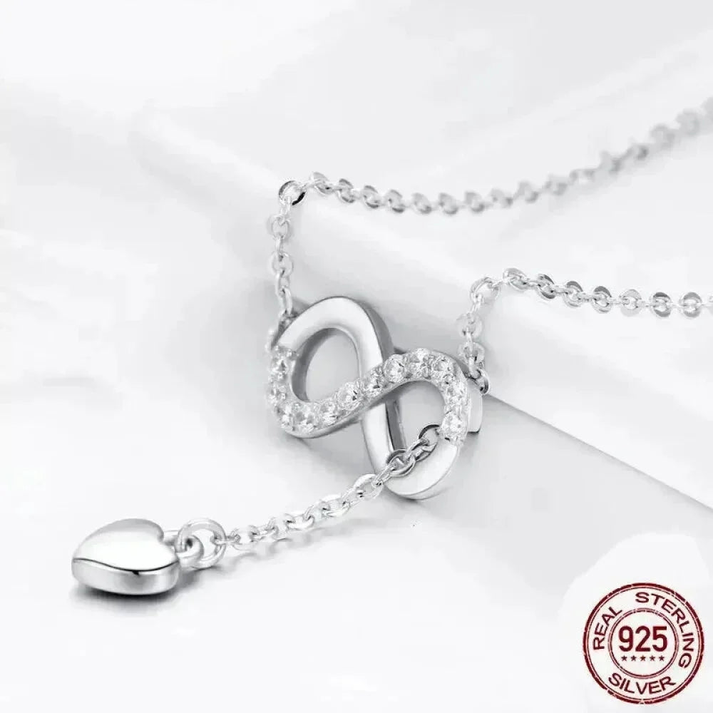 Amour éternel : délicat collier infini en argent sterling