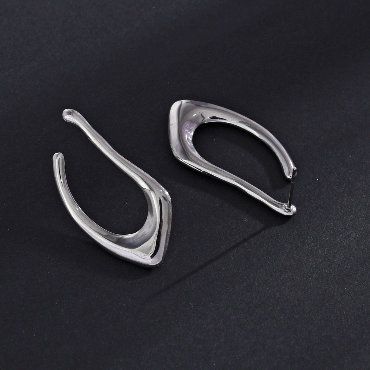 Boucles d'oreilles créoles forme abstraite TARAJI en argent
