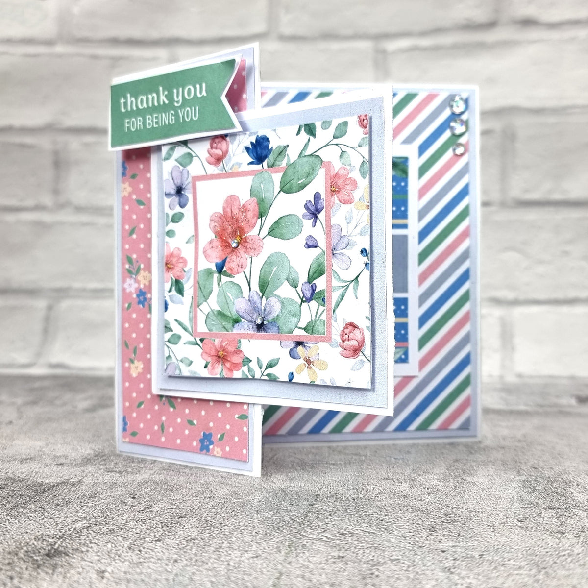 The Paper Boutique Sunny Gardens Bloc de papiers décoratifs 15,2 x 15,2 cm
