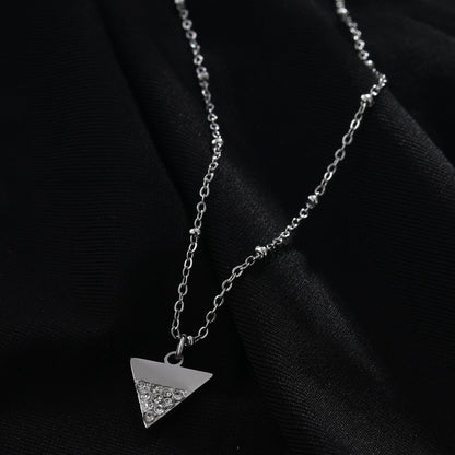 Collier chaîne perlée URIKA avec pendentif triangle pavé de zircons en argent