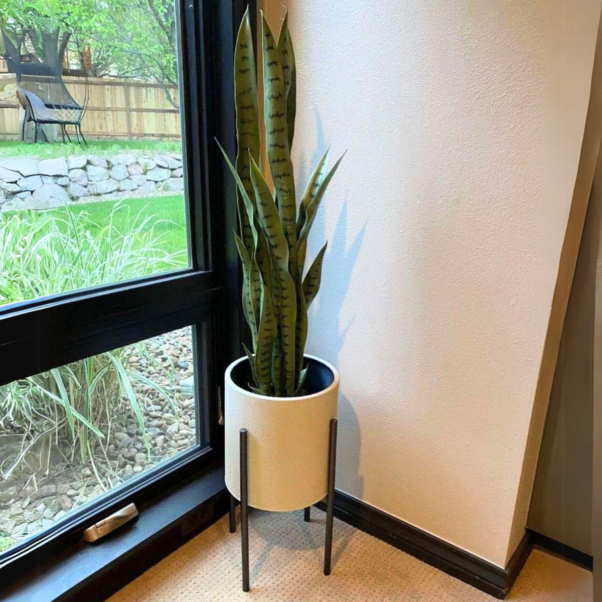 Plante en pot artificielle Milo Sansevieria vert foncé (plusieurs tailles)