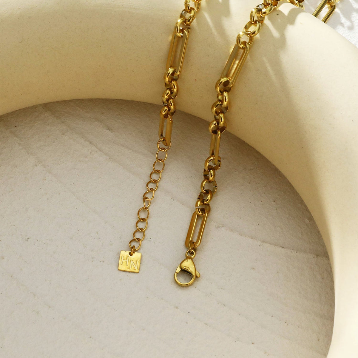 VALENCE Collier multi-maillons et perles à l'allure discrète
