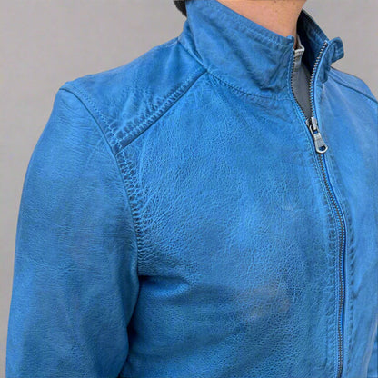 Blouson en cuir de mouton pour homme. Col officier classique avec 2 poches.