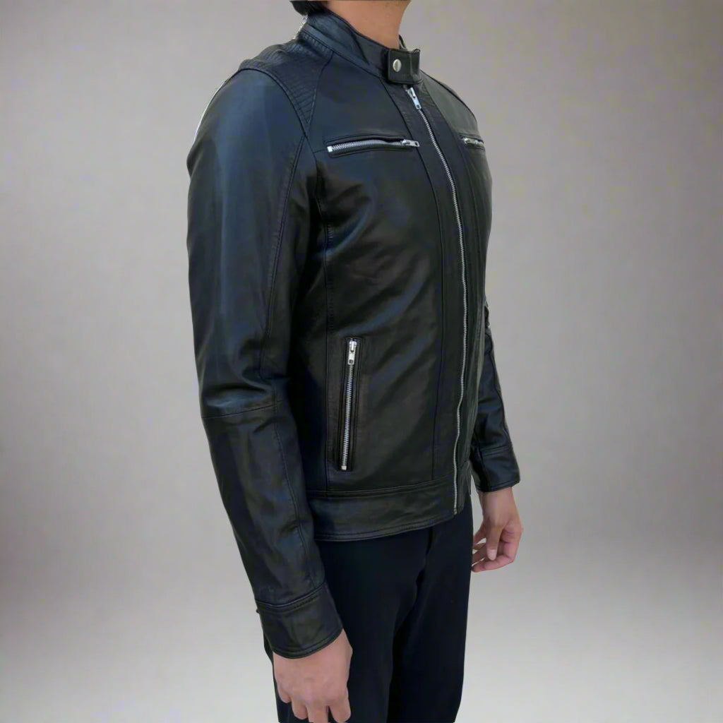 Blouson en cuir d'agneau pour homme. 4 poches, col montant boutonné et fermetures éclair argentées
