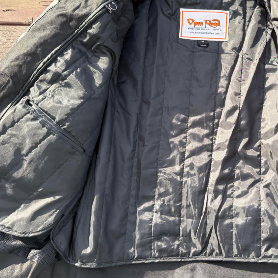Blouson moto textile pour homme. Protections, bandes réfléchissantes et poches multiples