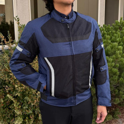 Blouson moto textile pour homme. Protections, bandes réfléchissantes et poches multiples