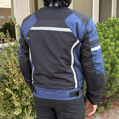 Blouson moto textile pour homme. Protections, bandes réfléchissantes et poches multiples
