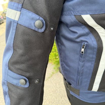 Blouson moto textile pour homme. Protections, bandes réfléchissantes et poches multiples