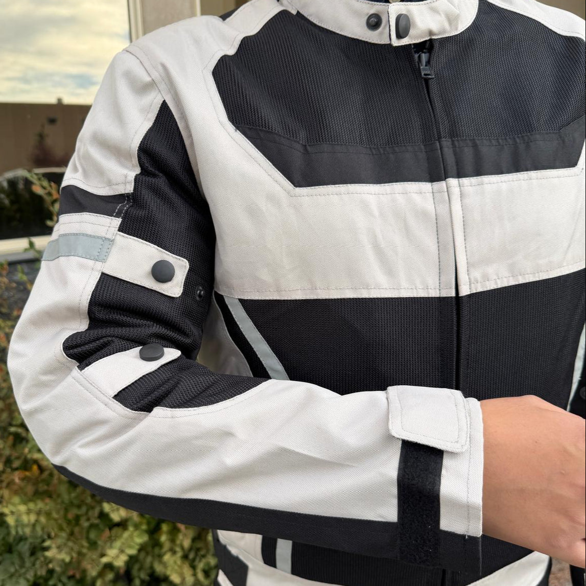Blouson moto textile pour homme. Protections, bandes réfléchissantes et poches multiples