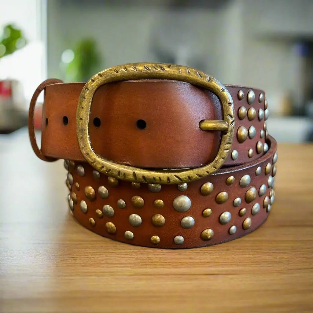 Ceinture en cuir pleine fleur pour femme avec boucle ovale et clous