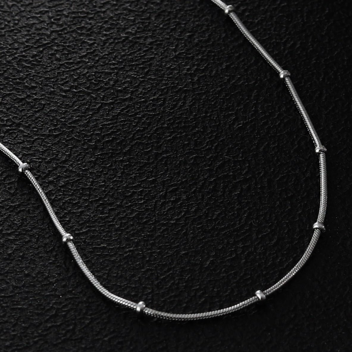 ZAHARA Mini Textured Beaded Dainty Silver Chain