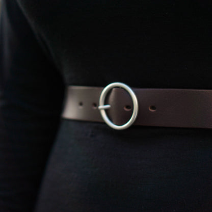 Sempre - Ceinture en cuir de vachette marron avec boucle circulaire - Fabriqué au Canada