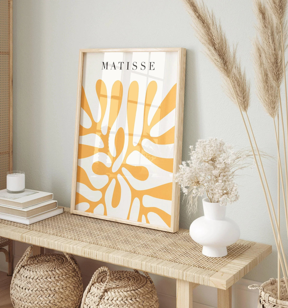 Henri Matisse - Papiers découpés en jaune | Œuvre d'art célèbre (disponible encadrée à la main ou non encadrée)
