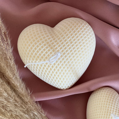 Bougie tressée cœurs en cire de soja : Décoration romantique pour la maison