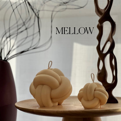 Minimalist Knot Soy Candle: Coffee Table Decor
