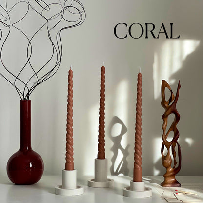 Grande bougie conique torsadée en cire de soja : Décoration pastel faite à la main