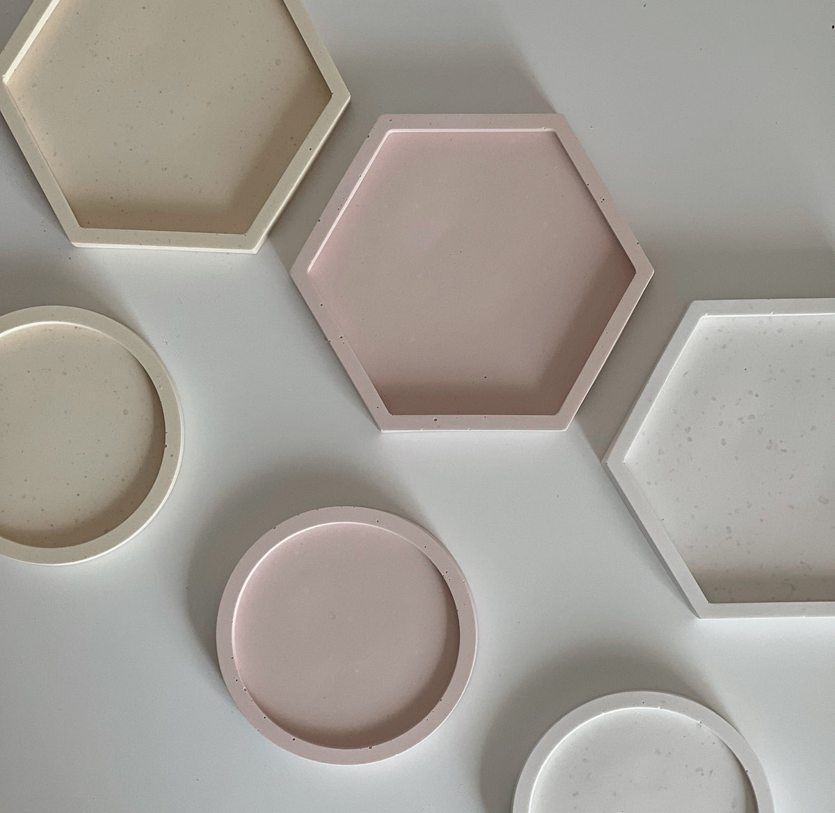 Plateau à bibelots hexagonal en Jesmonite : Décoration scandinave