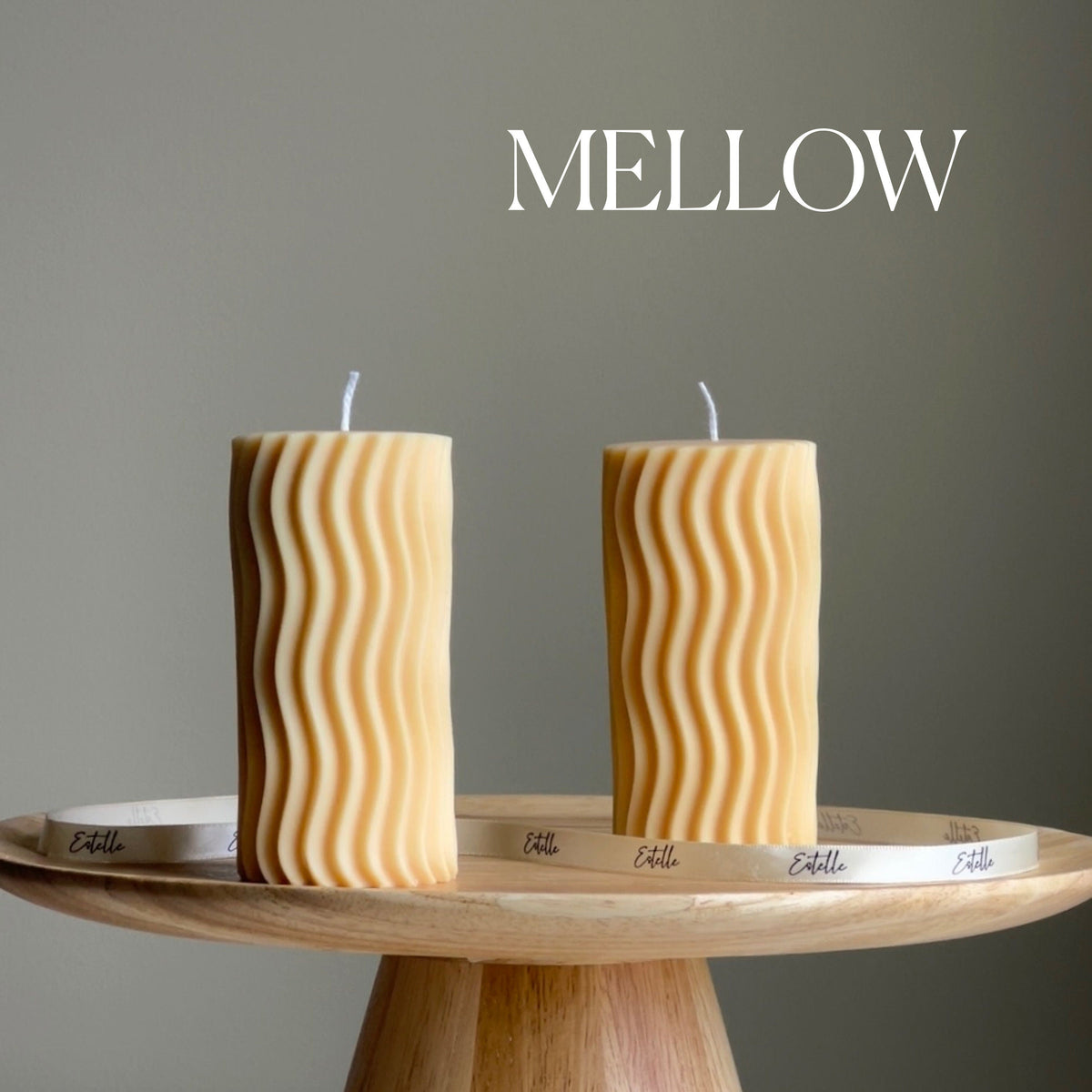 Bougie pilier ondulée à côtes faite à la main : Décoration tendance pour la maison