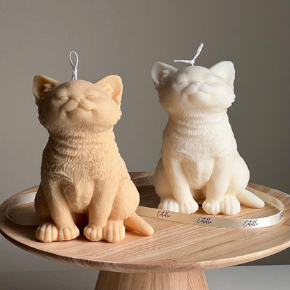 Bougie sculpturale en cire de soja faite à la main en forme de chat : Cadeau de bougie animale.