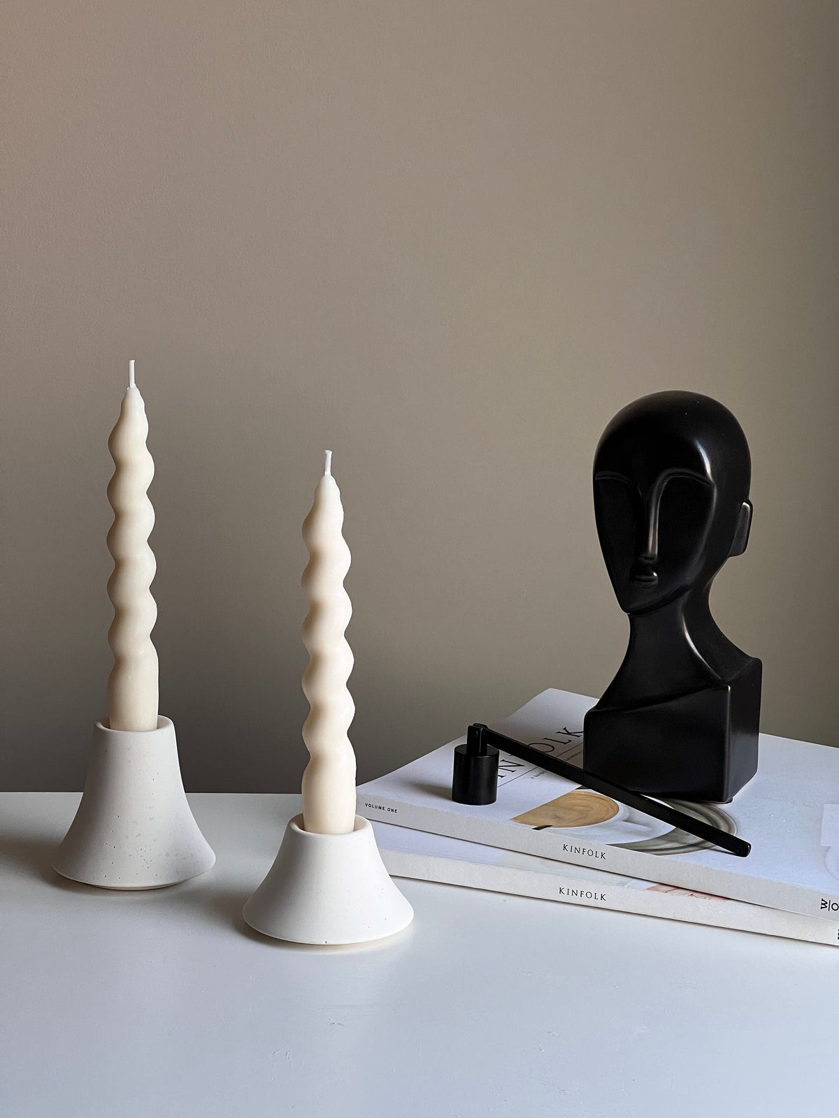 Round Jesmonite Candlestick Holder: Minimalist Table Decor