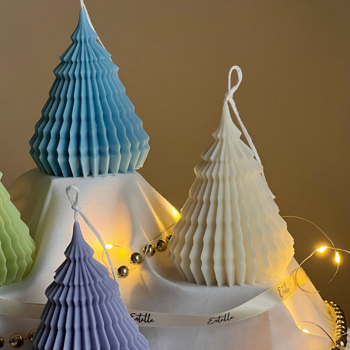 Bougie de Noël en cire de soja, modèle sapin origami : Décoration festive coulée à la main