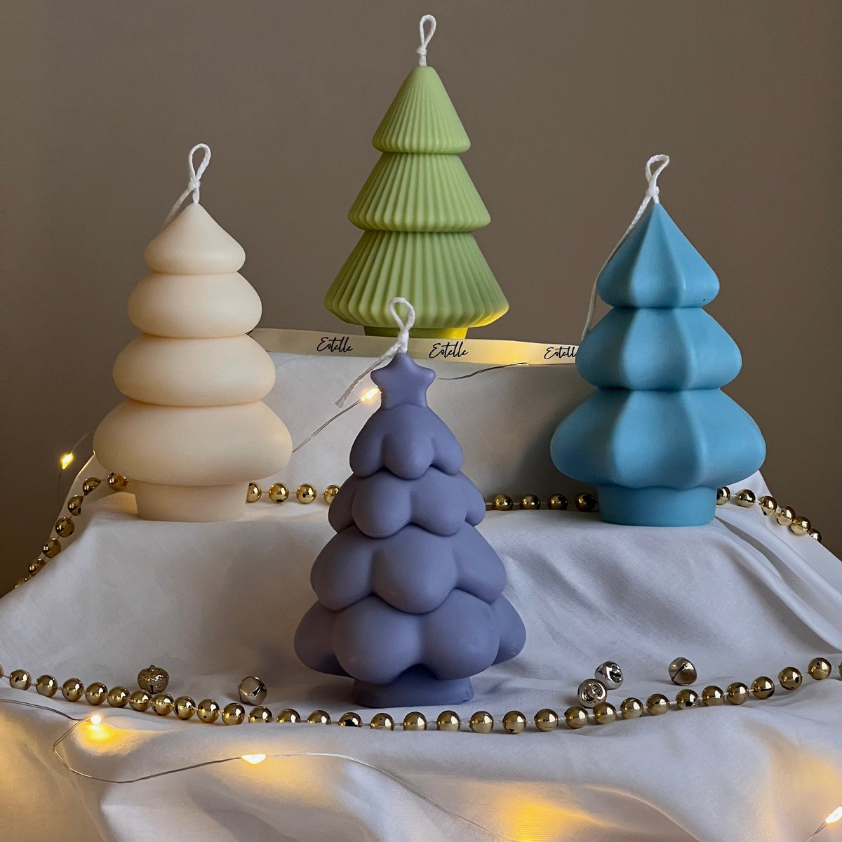 Bougie en soja en forme de sapin de Noël, coulée à la main : Décoration festive pour la maison
