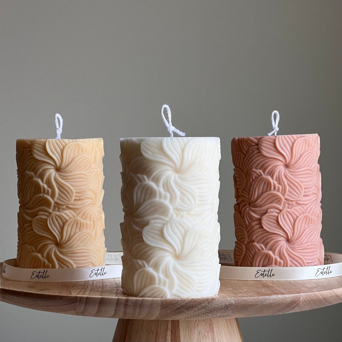 Bougie sculpturale fleurie | Cierge en cire de soja
