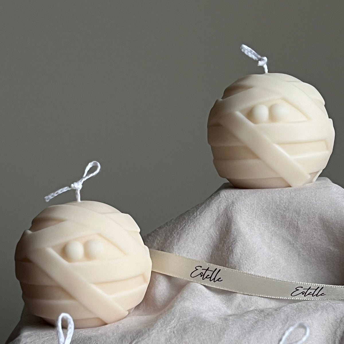 Bougie d'Halloween momie faite à la main | Bougie sculpturale en cire de soja