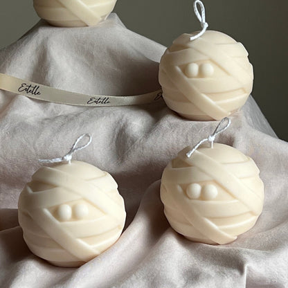 Bougie d'Halloween momie faite à la main | Bougie sculpturale en cire de soja