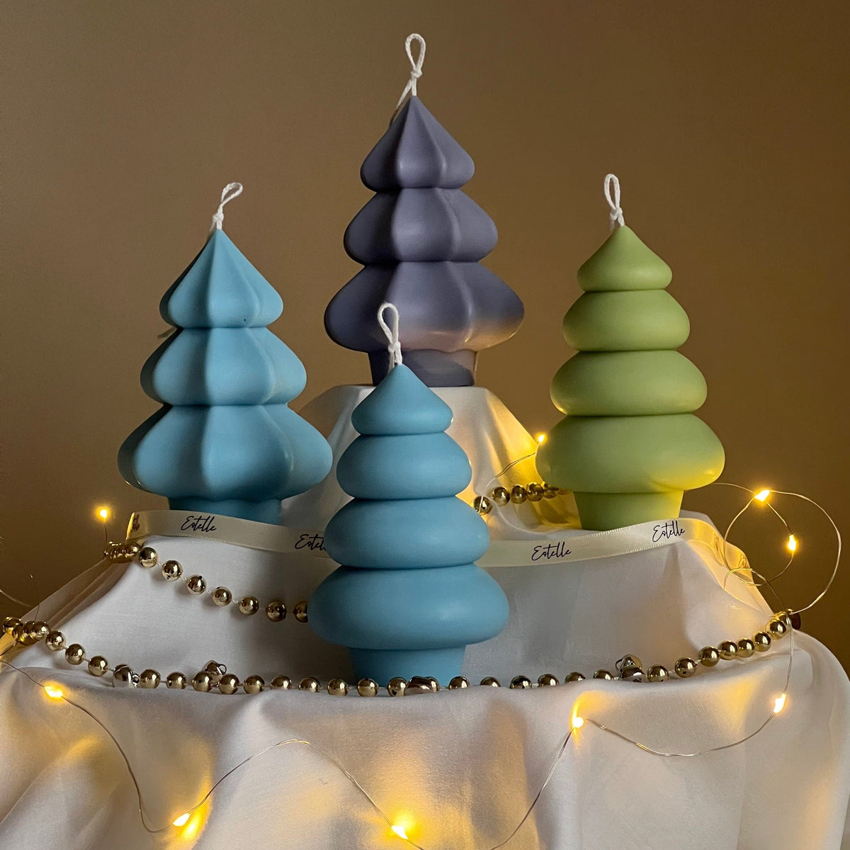 Bougie en soja en forme de sapin de Noël, coulée à la main : Décoration festive pour la maison