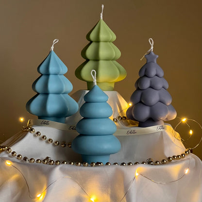 Bougie en soja en forme de sapin de Noël, coulée à la main : Décoration festive pour la maison