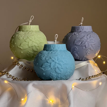 Large Christmas Bauble Soy Candle: Festive Handmade Decor