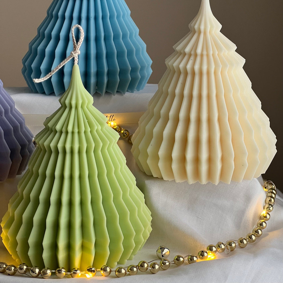 Grande bougie en cire de soja « Sapin de Noël Origami » faite à la main
