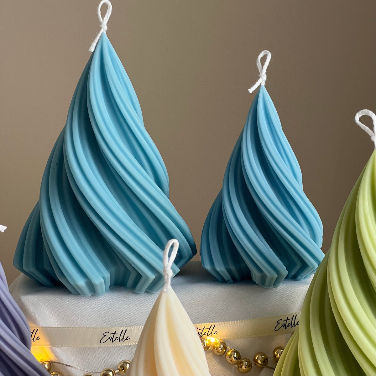 Bougie sapin de Noël nervurée en spirale | Décoration faite à la main en cire de soja