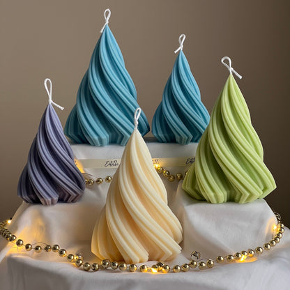 Bougie sapin de Noël nervurée en spirale | Décoration faite à la main en cire de soja