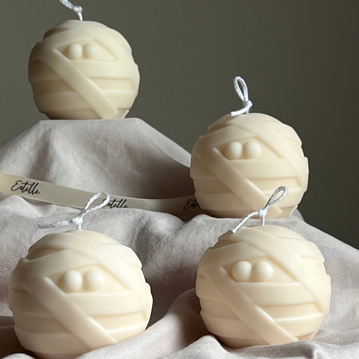 Bougie d'Halloween momie faite à la main | Bougie sculpturale en cire de soja