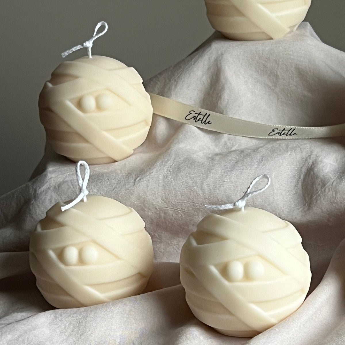 Bougie d'Halloween momie faite à la main | Bougie sculpturale en cire de soja