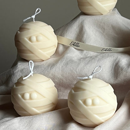 Bougie d'Halloween momie faite à la main | Bougie sculpturale en cire de soja