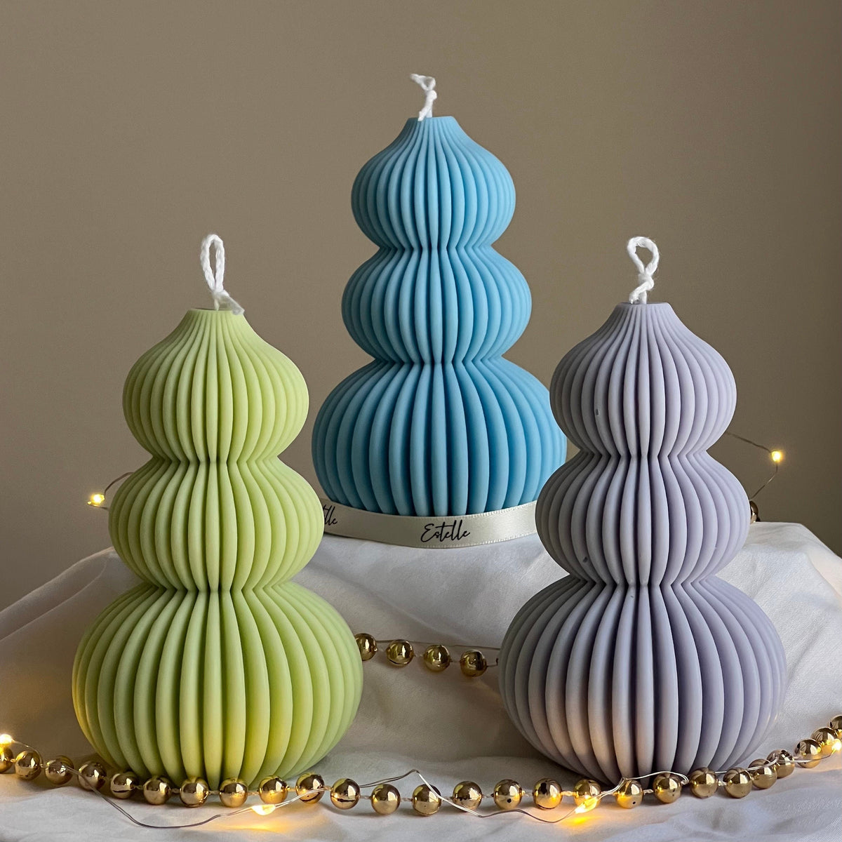Bougie Arbre de Noël Nervurée Ondulée : Décoration en Cire de Soja Coulée à la Main