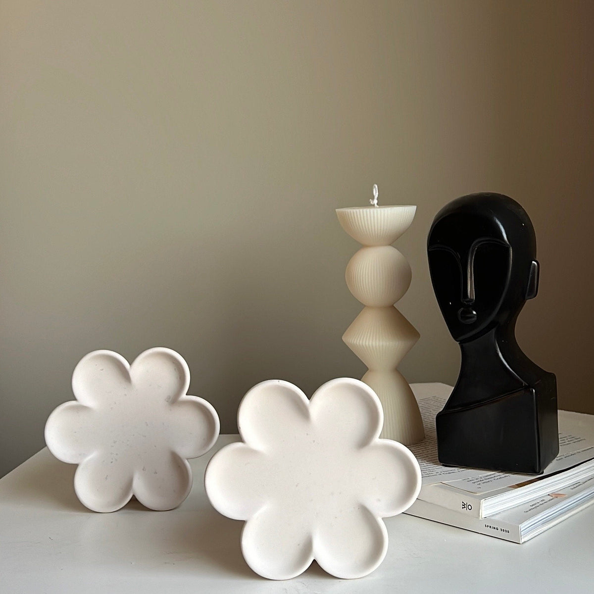 Plat à bijoux Fleur : coupelle en Jesmonite faite à la main, déco scandinave