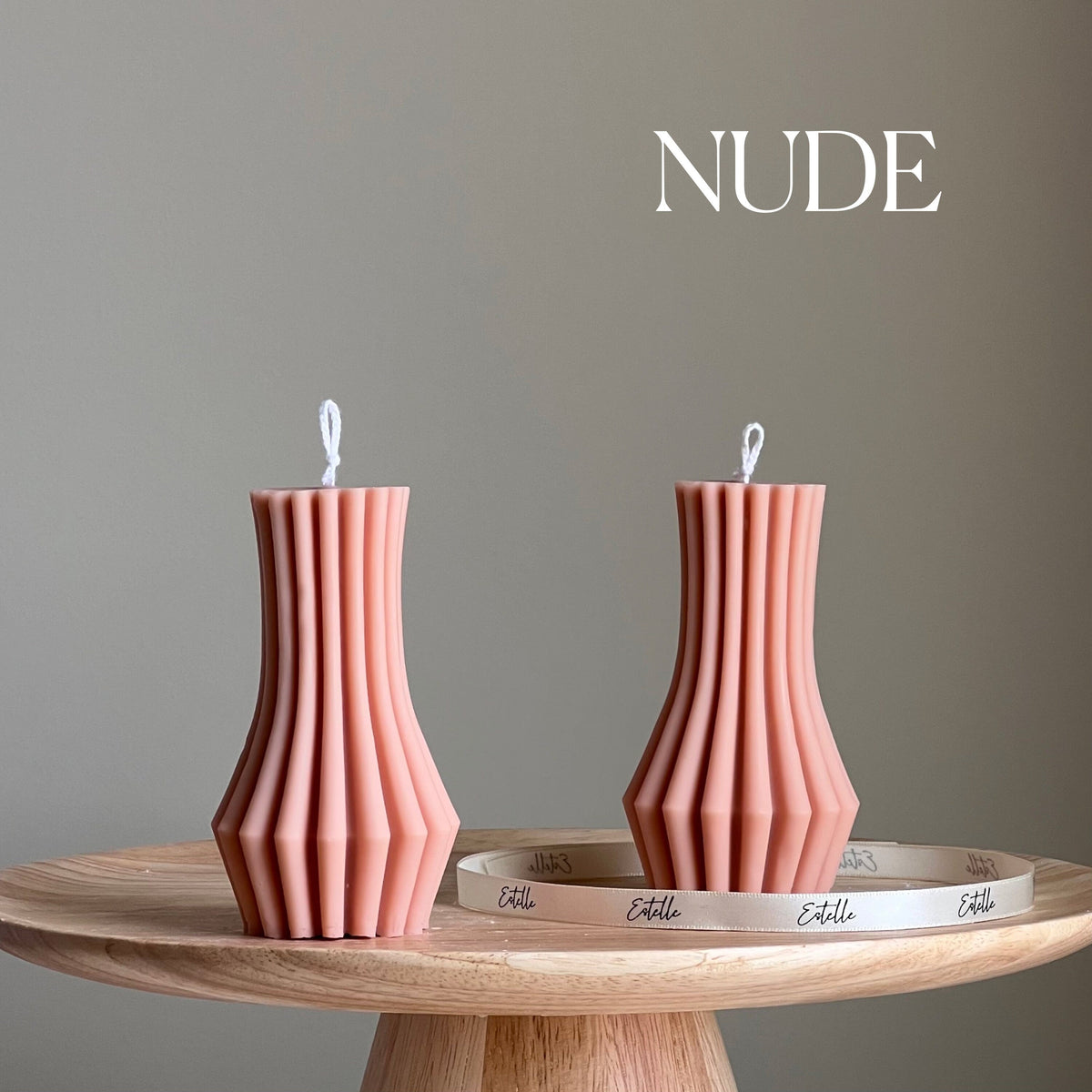Bougie pilier en soja nervurée : Décoration sculpturale pour la maison