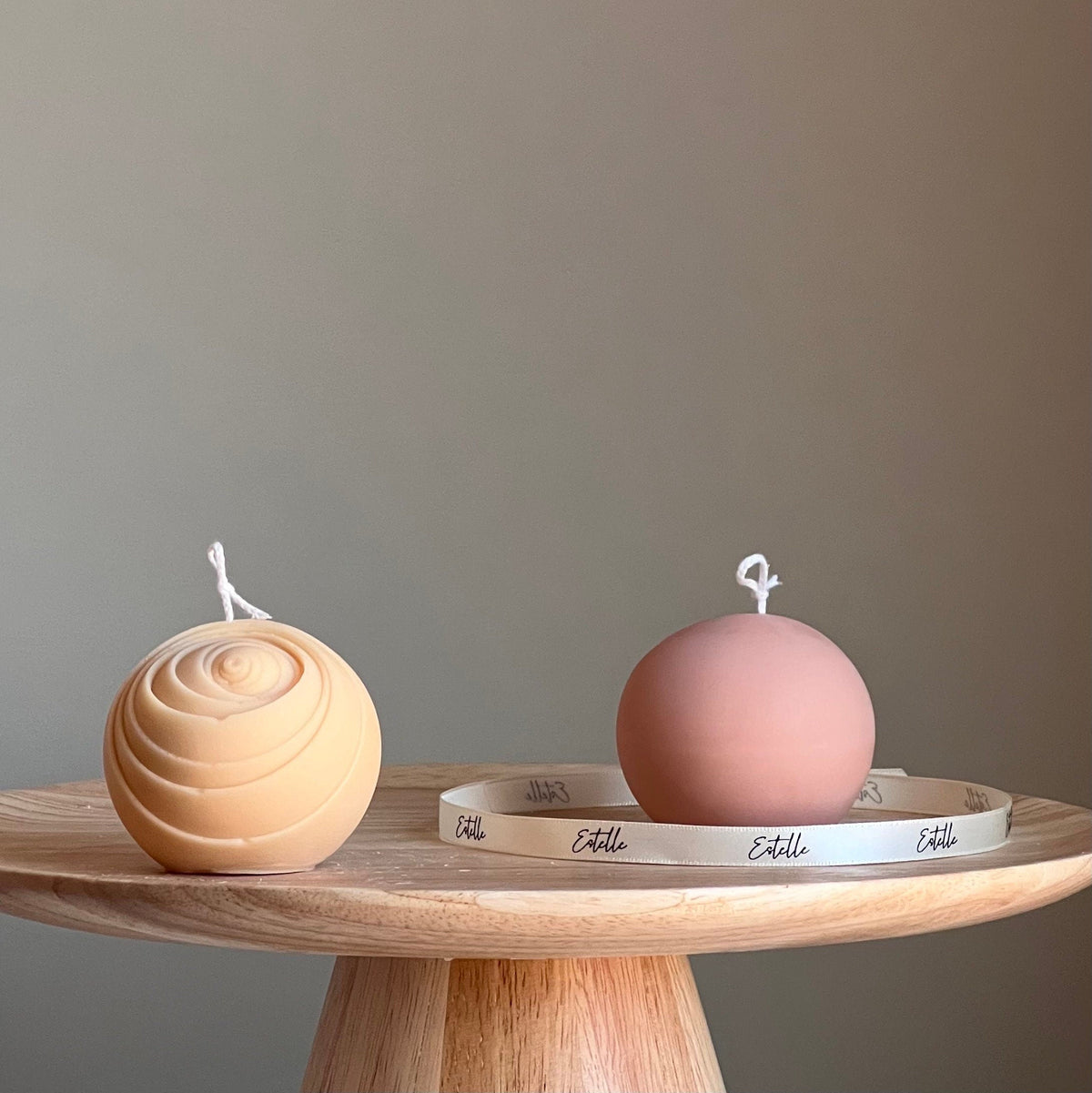 Bougie en cire de soja Lined Ball : Décoration sculpturale pour la maison