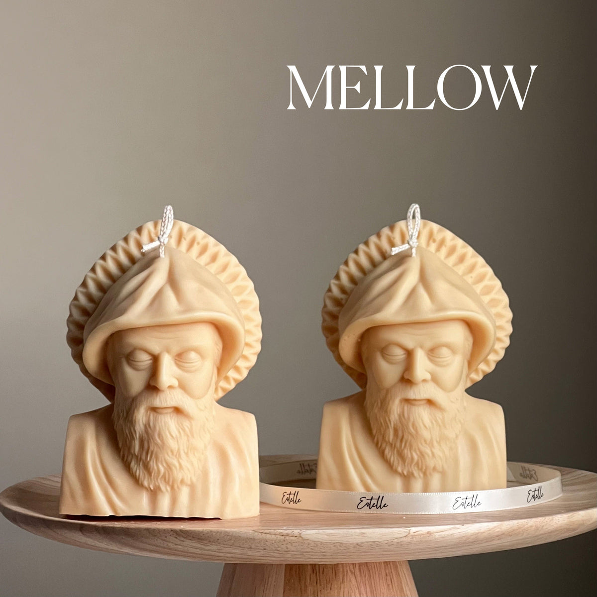 Bougie buste de Saint Charbel : Pilier sculptural en cire de soja