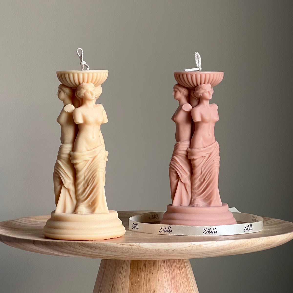 Bougie sculpturale Vénus, déesse grecque : Bougie en forme de colonne antique