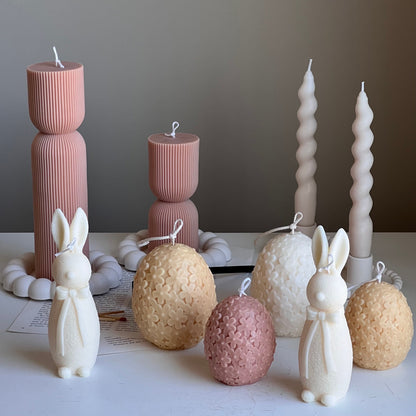 Bougie œuf fleur de Pâques : Décoration printanière faite main en cire de soja