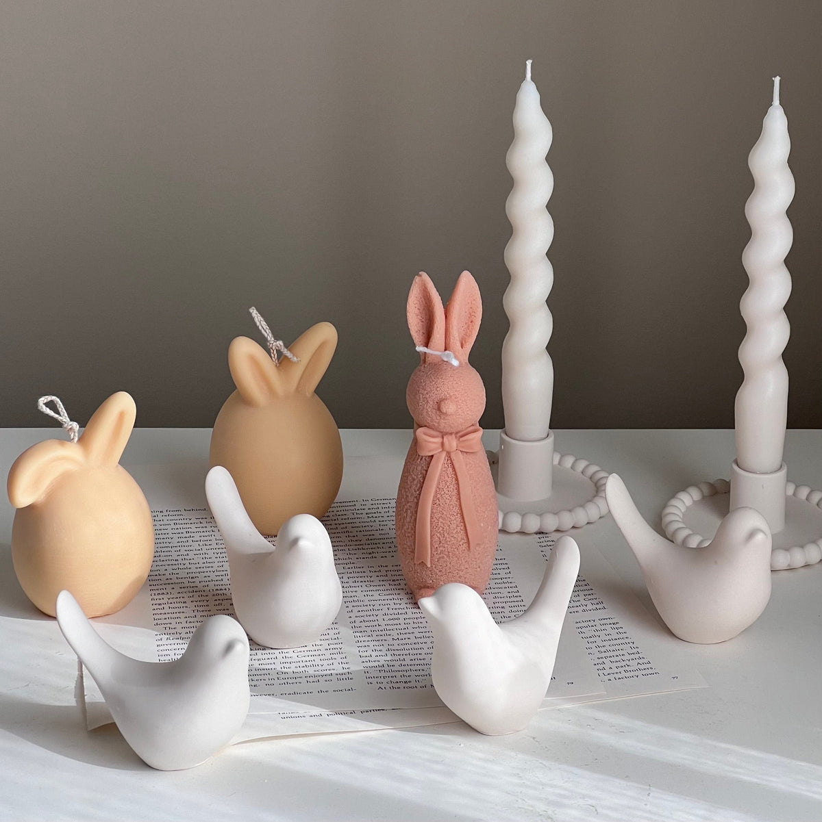Décor printanier d'oiseaux en pierre faits à la main : cadeau scandinave en jesmonite