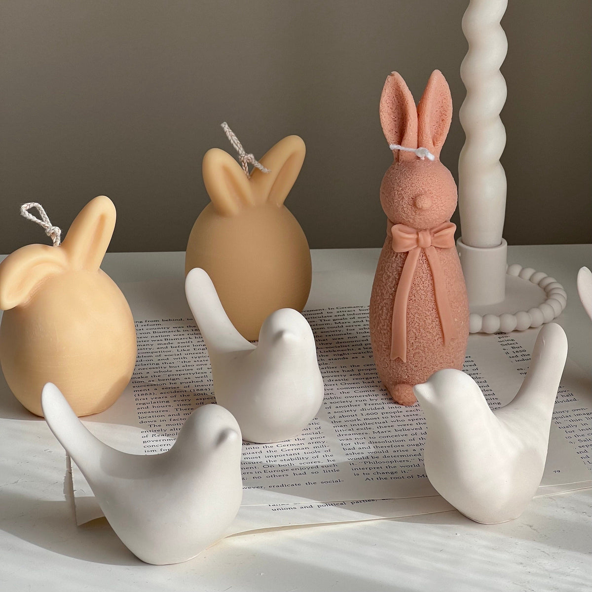 Décor printanier d'oiseaux en pierre faits à la main : cadeau scandinave en jesmonite