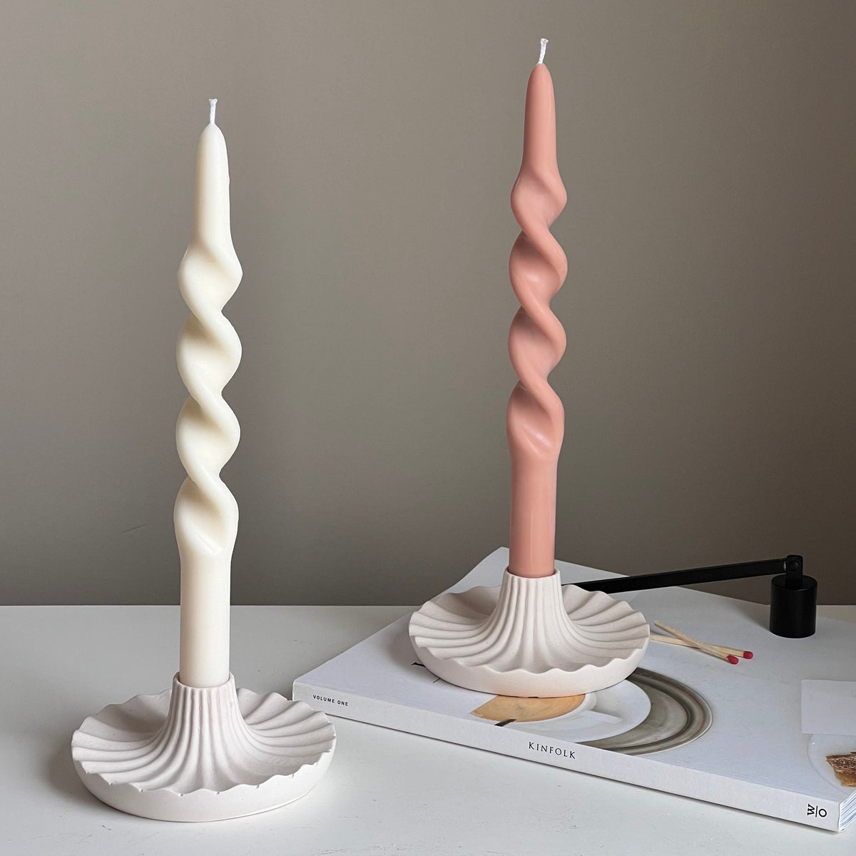Bougeoir rond en Jesmonite : Décoration de table élégante