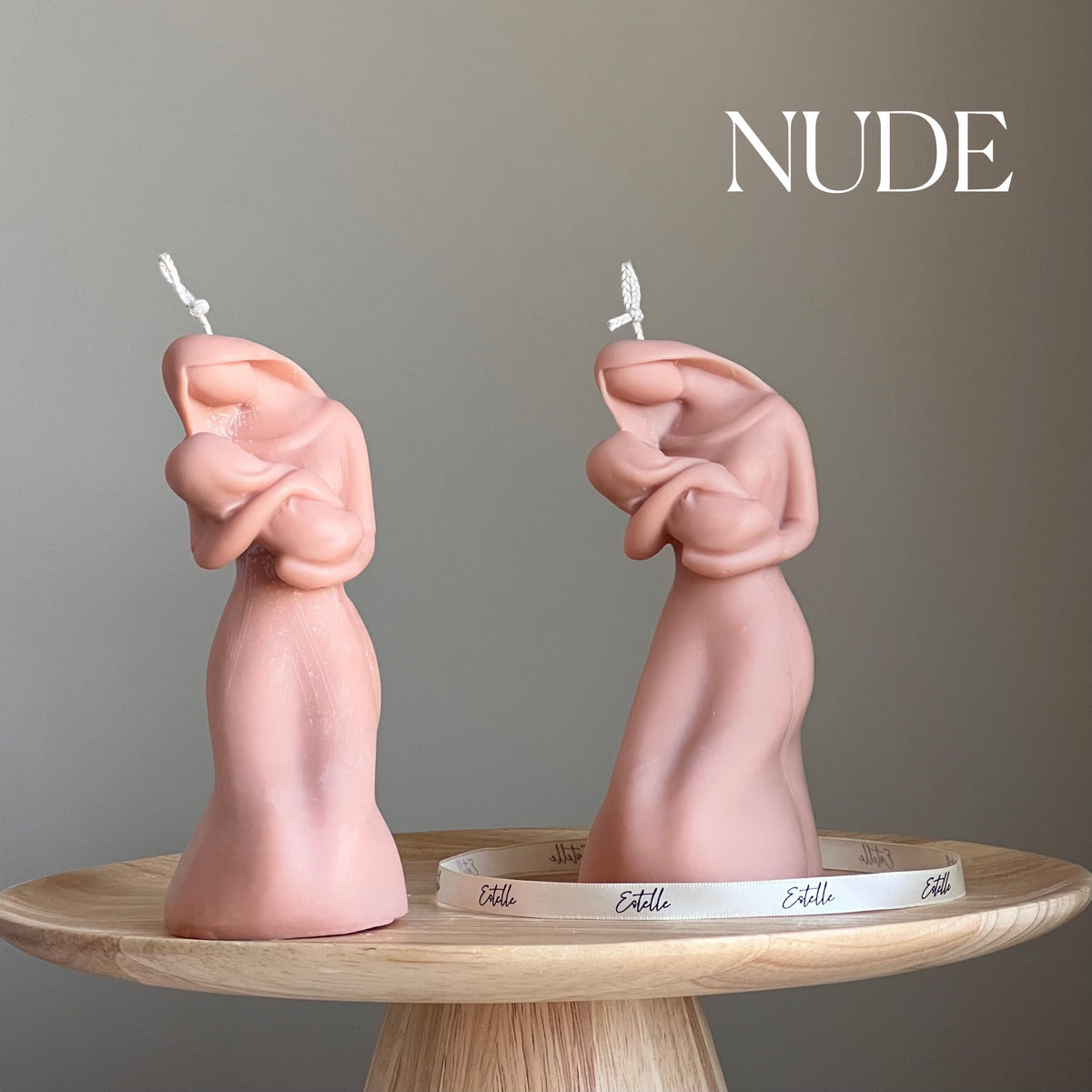 Bougie pilier sculpturale Mère et Enfant en cire de soja coulée à la main
